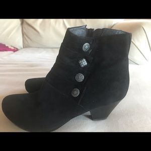 Dansko Gorgeous Victorian Black Suede Booties 38